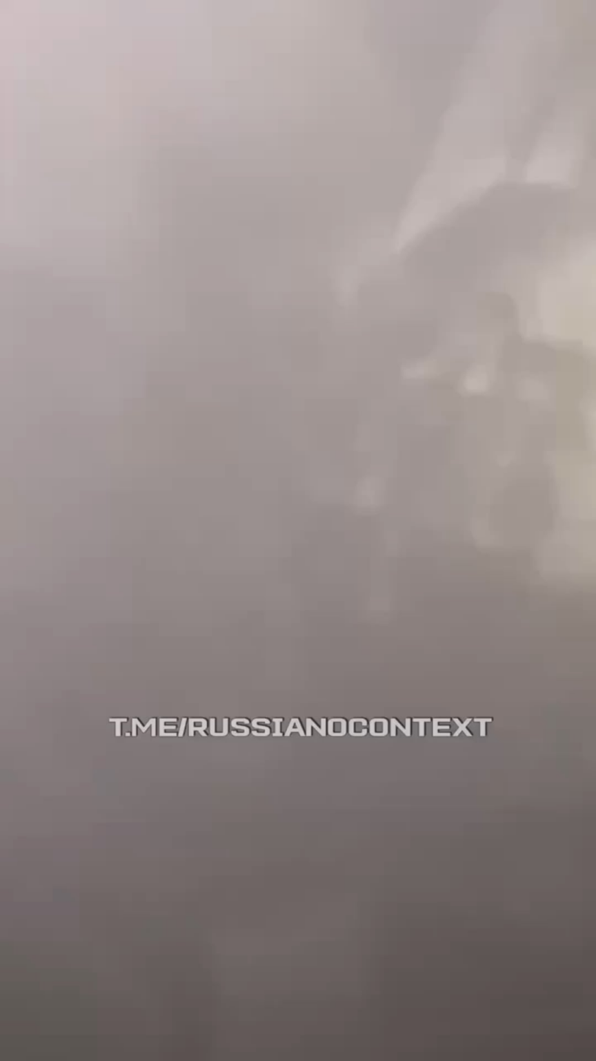 NSFW: ロシア軍はウクライナ陣地を襲撃しようとしたが、事態は彼らの計画通りには進まなかった。そのうちの1人はダッグアウトで死んでおり、もう1人はパンの中で燃える音が聞こえます（詳細は以前に投稿されたビデオを参照してください）