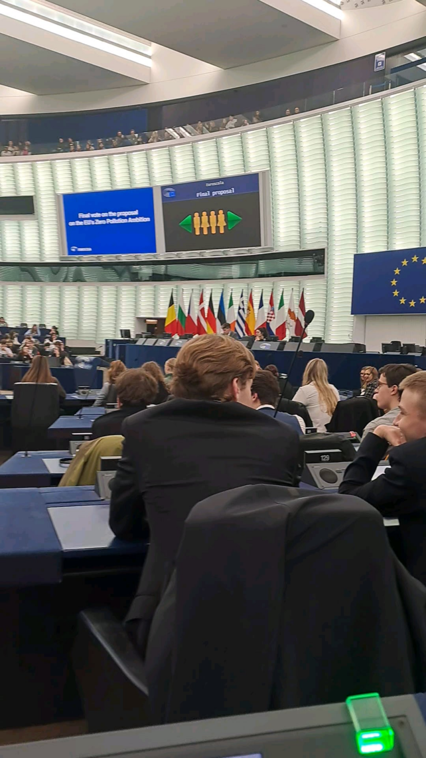 ヨーロッパ議会、ストラスブールでの投票はどのように進んでいますか？