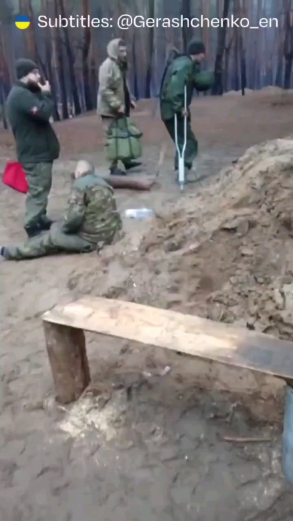 松葉杖をついて戦闘任務に向かうロシアの侵略者
