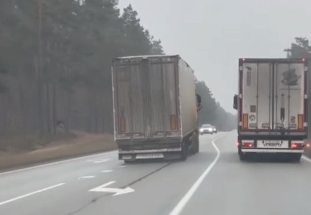 なんてことだ、ドライバーたちは最近ラトビアの道路で何をしているのだろうか？ - ビデオ: タリンの高速道路で危険な追い越し操作を繰り返すトラック