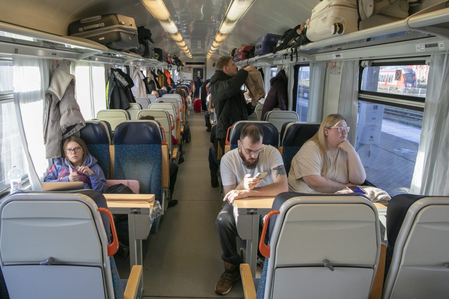 クラクフの人々は、ポーランドの鉄道を走るチェコの「私設」列車に熱中しています。しかし、LeoExpress の半分はスペインに属しています。ポーランド人の皆さん、なぜまたこんなことに夢中になっているのでしょうか？