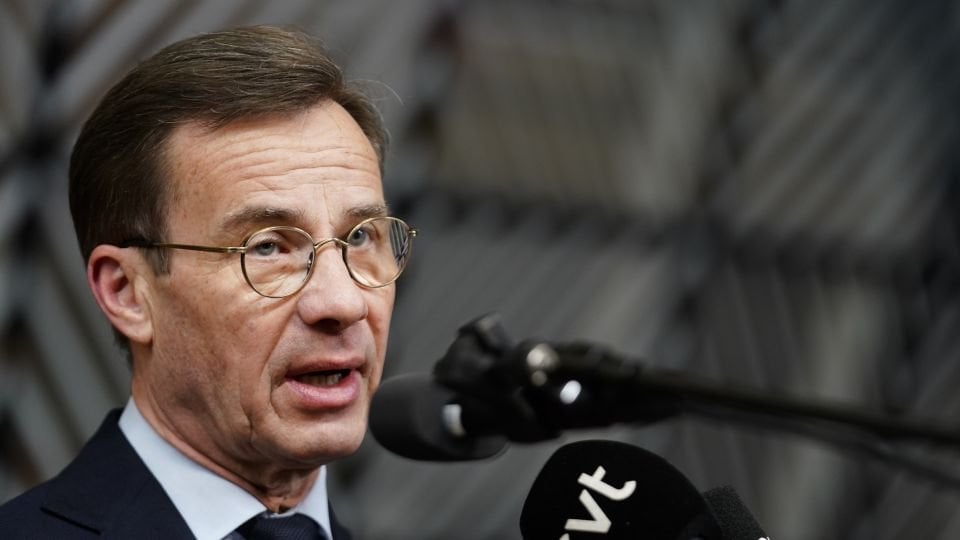 スウェーデン海軍、切断されたバルト海ケーブルの調査でフィンランドを支援：スウェーデンのウルフ・クリスターソン首相は、調査を支援するためにスウェーデンが潜水艦救助船を派遣すると発表した。