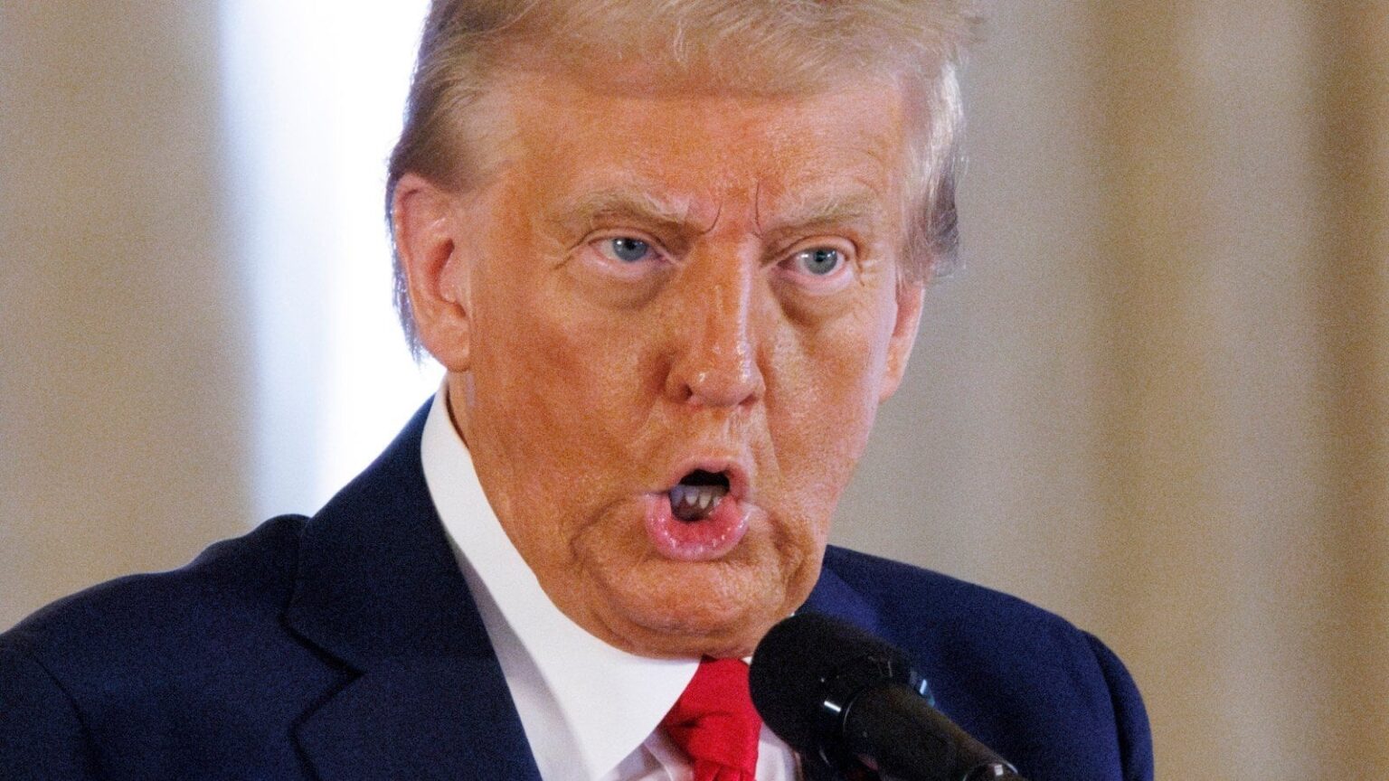 トランプ氏、「トランプ・ミーム」コインのおかげで一夜にして仮想通貨億万長者になった
