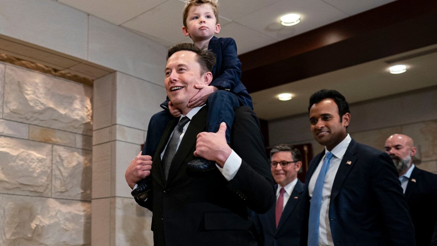 イーロン・マスク氏とヴィヴェク・ラマスワミ氏は、リモートワークを「コロナ時代の特権」と呼んでいる。経済学者らはこの状況が定着すると言う