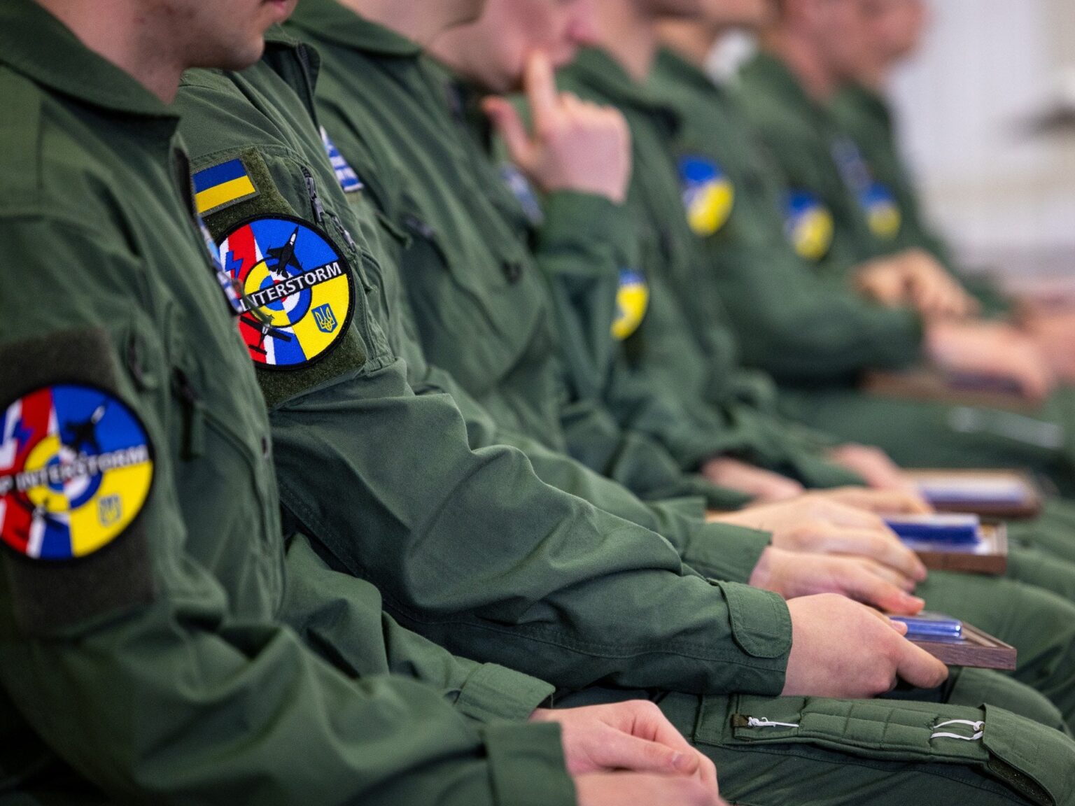 英国、ウクライナ人飛行士200人にF-16の操縦訓練を実施