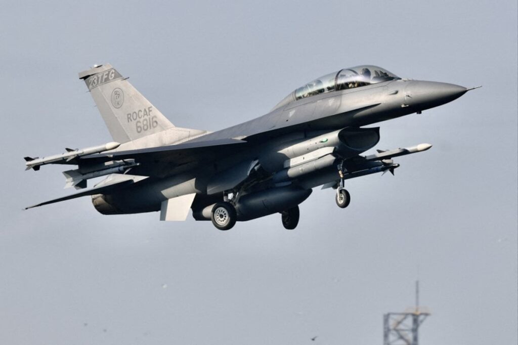 ウクライナは、F-16戦闘機をスパイしている工作員をnabsします