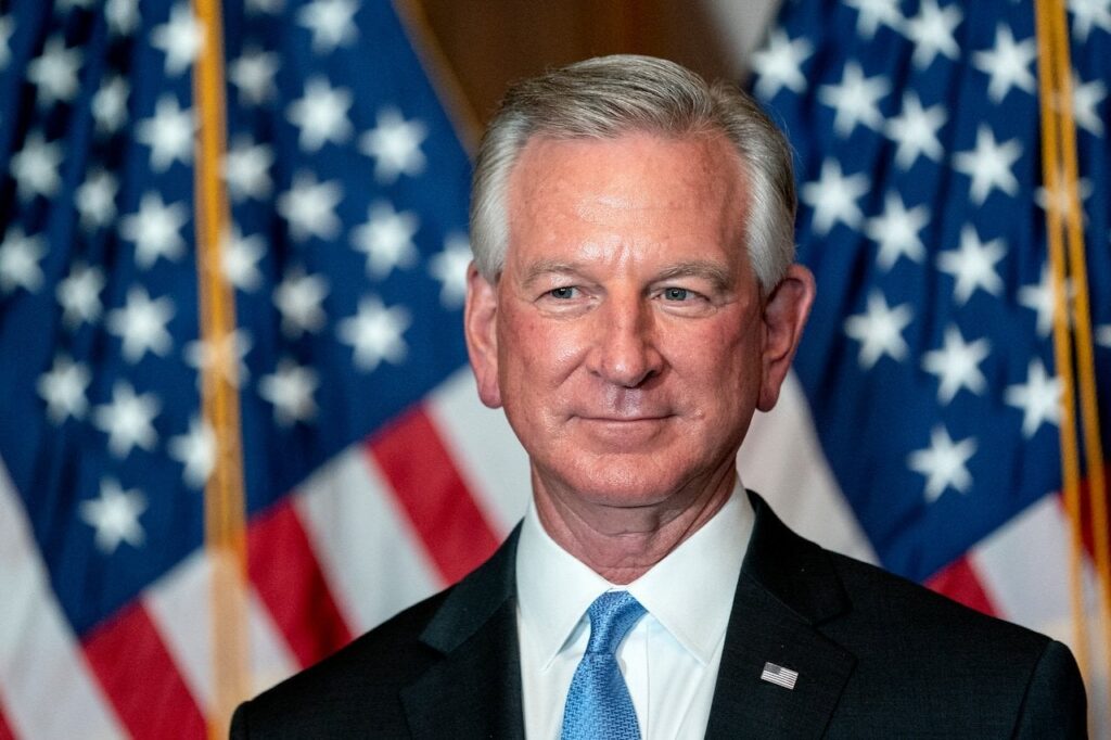 チューバービル司教、トランプ大統領の発言を受け、トランスジェンダーの子供たちは「親を恐れて生きるべきだ」と発言