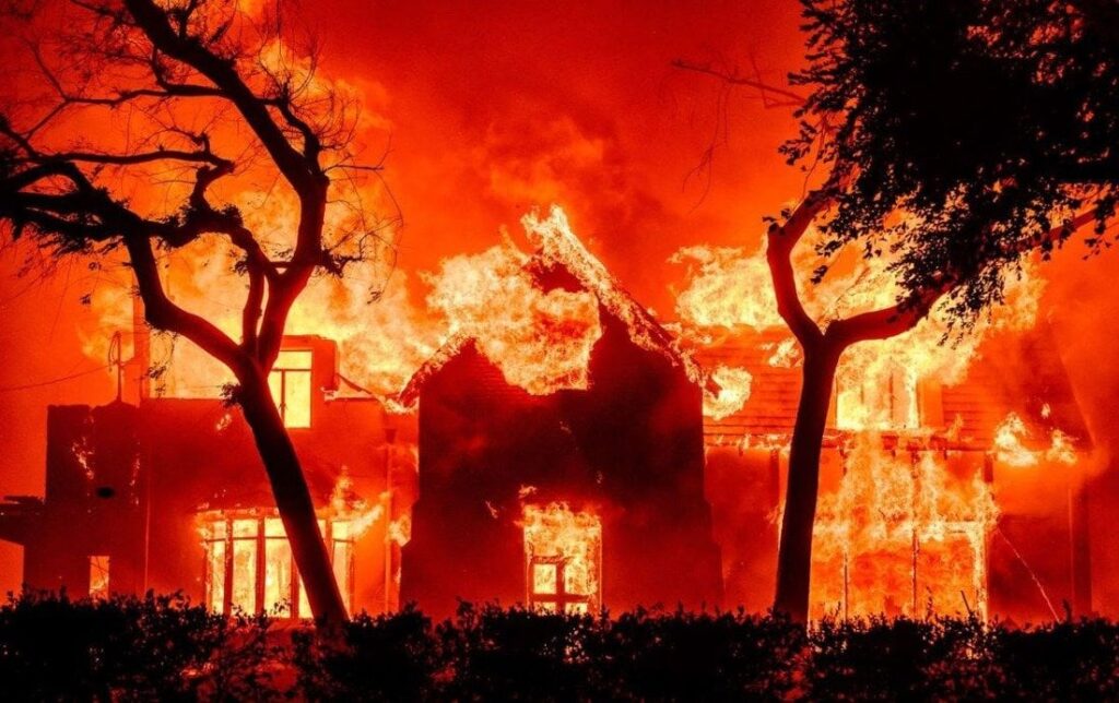 ＬＡ山火事で広がる大気汚染、遠方で健康被害の恐れも