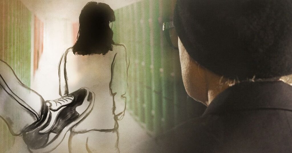 教師が生徒に空手の蹴りを背中に受けたが、あえて通報しなかった