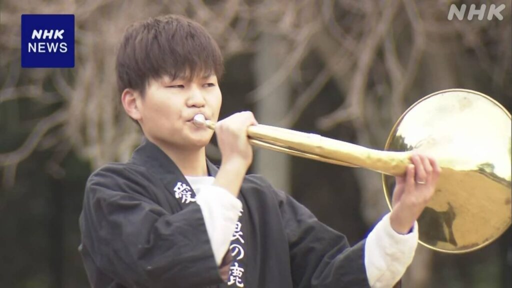 奈良で「鹿寄せ」 ホルンの音色でシカを呼び寄せる冬の風物詩