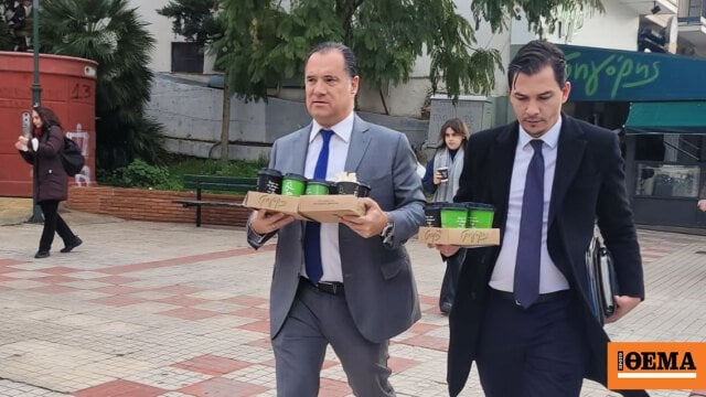 アドニス・ジョージアディス: 彼は鍵屋に EOPYY 薬局を開くよう指示し、被保険者の処方箋を集めました。
