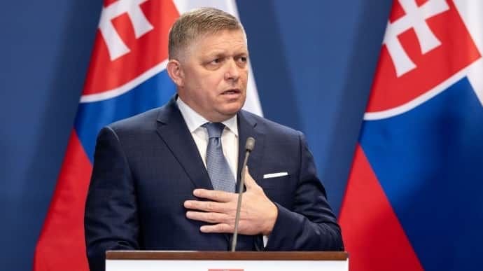スロバキアの野党は、フィコ首相の親ロシア的な立場と国内問題への無関心を理由に、不信任決議案の準備を進めている。
