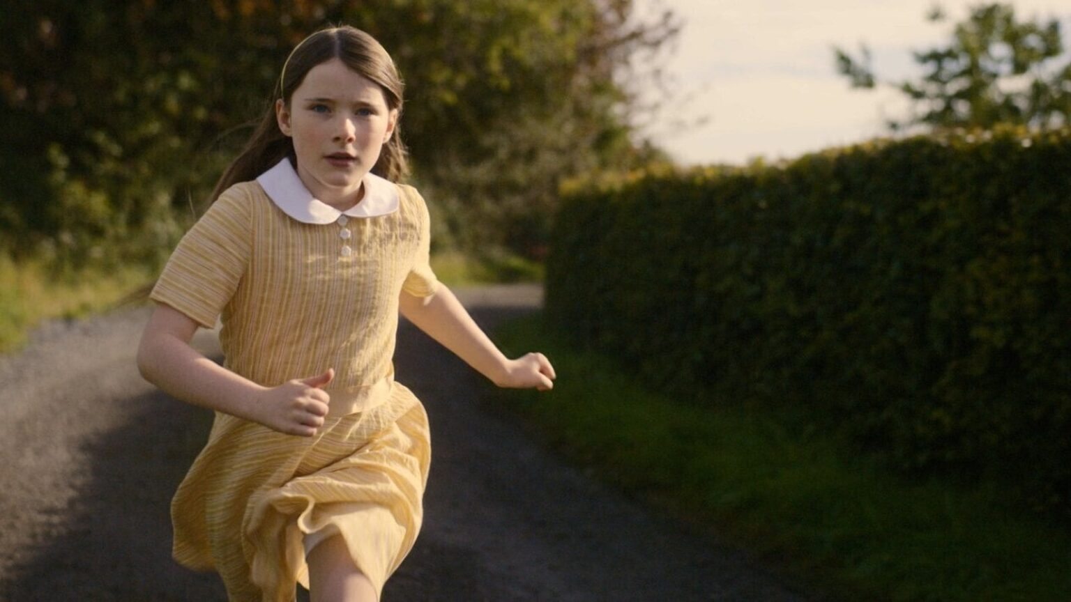 27アイルランドの映画の古典は、無料でオンラインで視聴できます。いくつかの素晴らしいアイルランド映画は、RTEおよびTG4プレーヤーで無料で利用できます。これには、CailínCiúin、休憩、大麦を揺さぶる風、フィールドなど