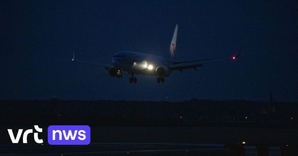 ステーノッカーゼールで大晦日に飛行機に危うく乗り遅れたファイアーアロー：「事故は本当に起こるべきなのか？」