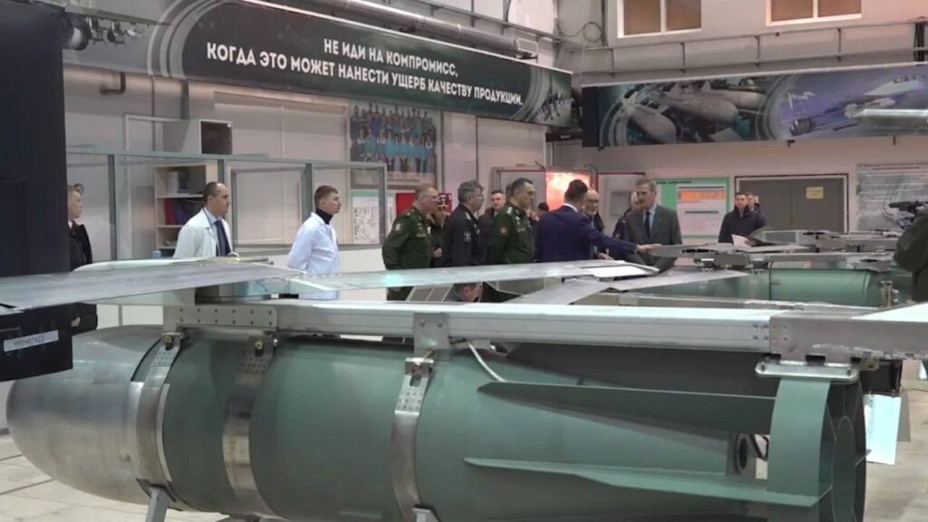 台湾企業 TRC は、ロシアに代わって、無誘導爆弾を高精度グライダーに変換する UMPK モジュールを制御するためのサーボ ドライブを製造および改造しています。