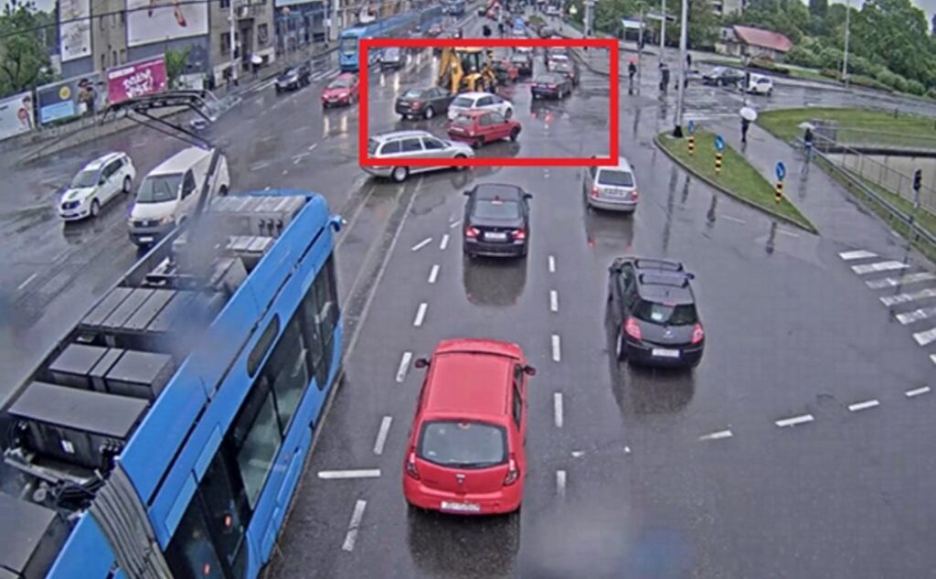 交通渋滞を起こすドライバー: 法律でもそのように定義されており、交差点への進入が禁止されるタイミングは正確に把握されています。