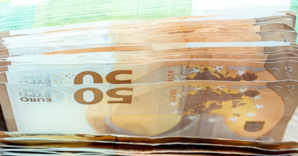 アイルランドの億万長者11人、2024年には資産が3分の1増加して500億ユーロに達した