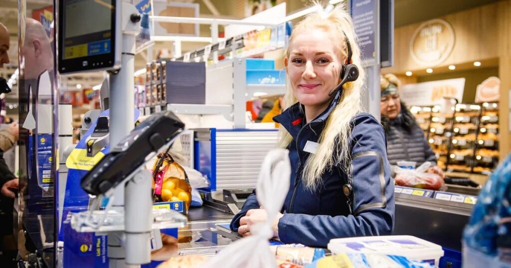 Lidlは従業員の賃金を引き上げます：売り手が稼ぐ量を確認してください