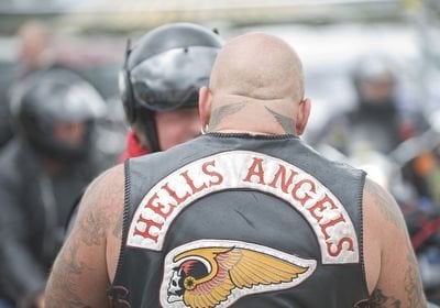 ヘルズエンジェルスがダブリンのホテルに集結する中、深刻な暴力行為への懸念の中、大規模なガルダ作戦が実施される
