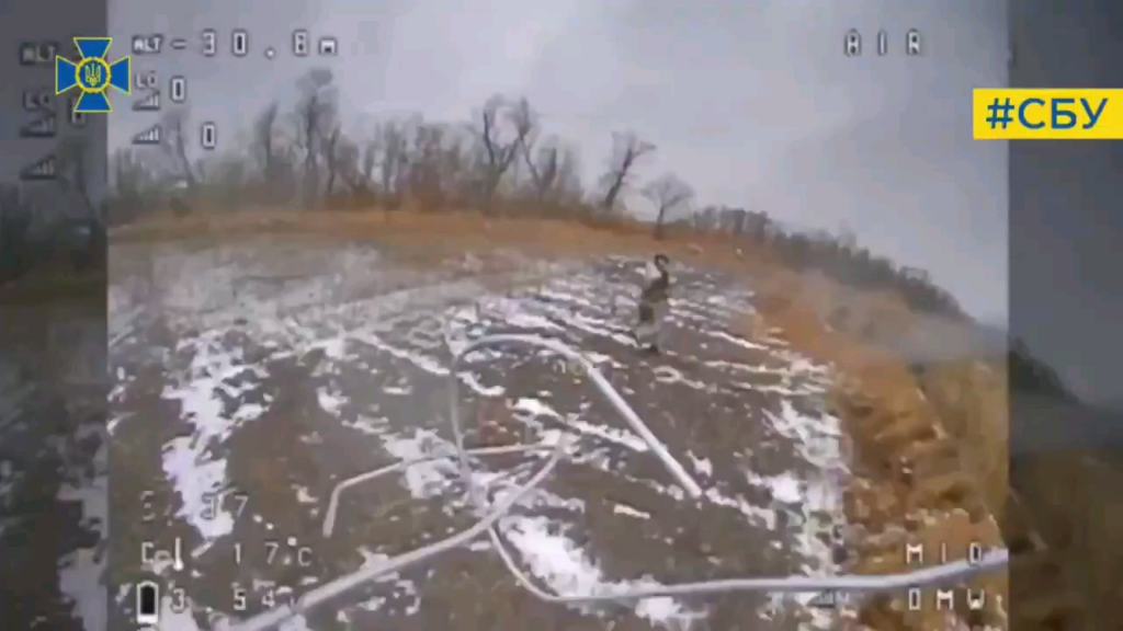 クルスク地域でウクライナのFPVパイロットがロシアと北朝鮮の歩兵を攻撃する映像
