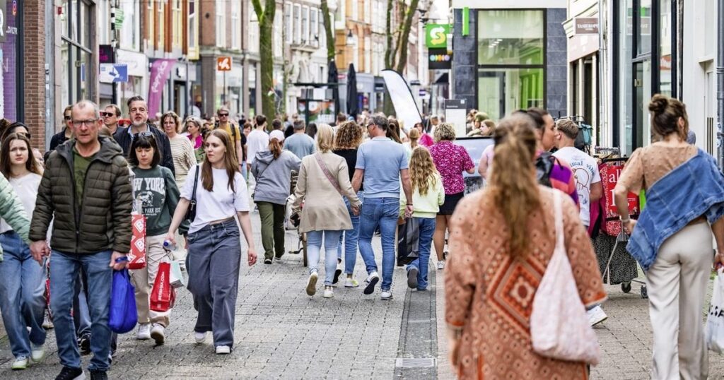オランダの人口増加は、再び移行を通じて継続しています