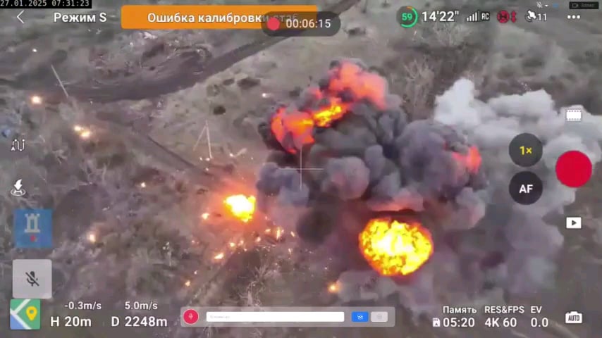 ロシアの兵士は、彼の車がレオニディブカ（トレットクの近く）で鉱山に衝突した後、空中に投げ込まれました。 2025年1月27日