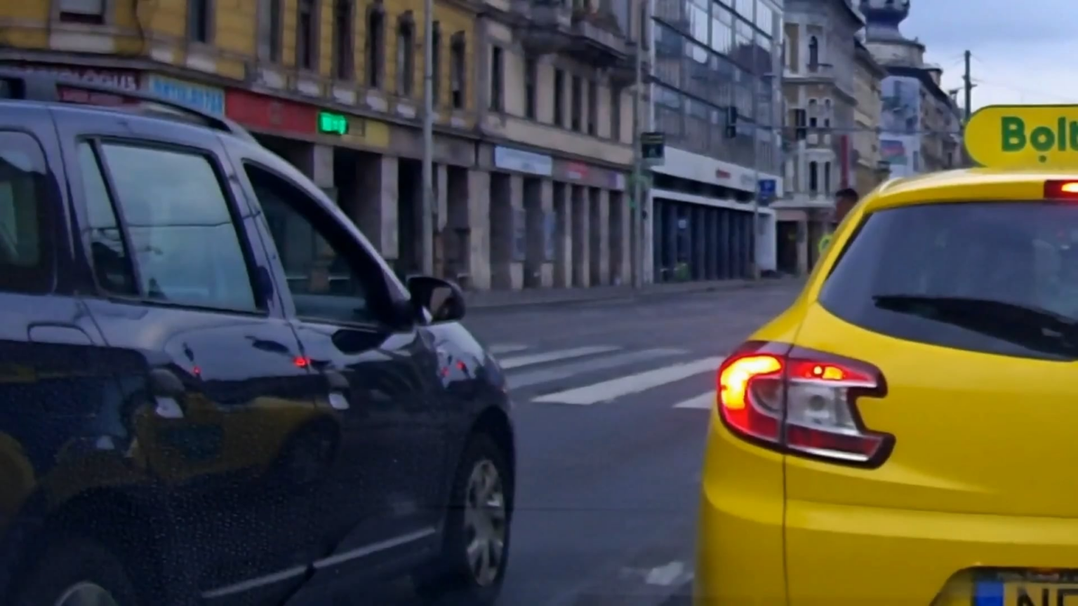 モデルのお母さん vs.救急車