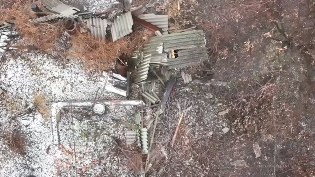 第12特別目的旅団「アゾフ」の攻撃無人機の操縦者は、ATVへの攻撃が失敗した後、地域全体に分散した敵歩兵を組織的に排除した。そのうちの一人は自ら命を絶ってしまいます。