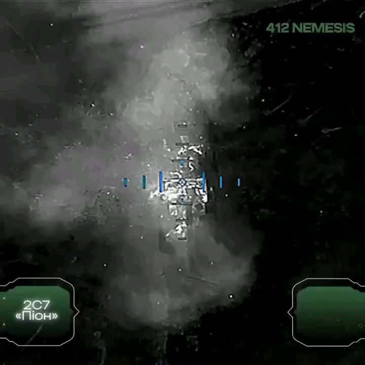 ウクライナの第412UAS連隊「NEMISIS」は、大型無人機バーバ・ヤーガを使用してロシアの203mm 2S7ピオン自走砲を破壊した。ザポリージャ正面。 2025年1月
