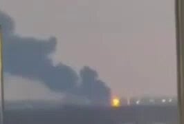 ロシア、サラトフ地方❗バボヴナモニター💥🔥🔥🔥💨 1月14日夕方現在、エンゲルス市の石油貯蔵所で大規模な火災が続いている。