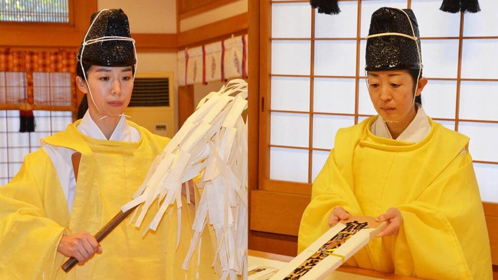 鎌倉・鶴岡八幡宮に初の女性神職　８００年の伝統で初「想像以上に大変」「神様により近い場所で」