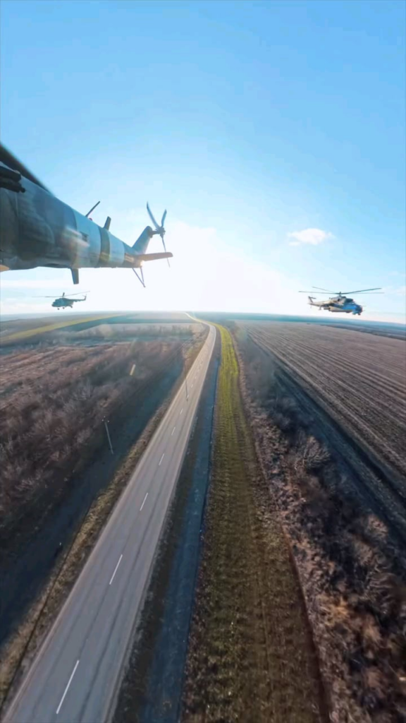 道路上空を飛行するウクライナ航空
