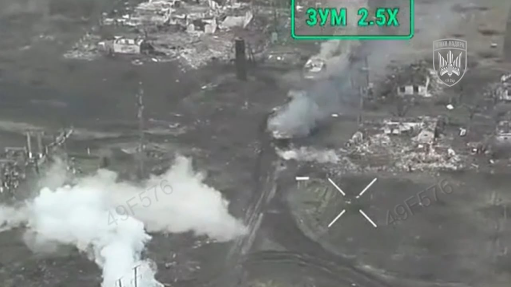 ウクライナの「鳥類のマディール」ドローンチーム（414th Marine Strike UAV旅団）は、FPVストライクドローン、燃焼タンク、装甲車両を使用してロシアの装甲柱を標的にし、攻撃を撃退しました。 [Subtitle link in comments] 2025年1月30日公開