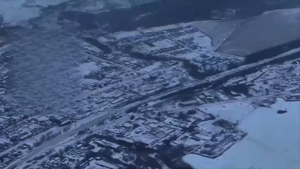 ロシア軍がロシア本国の都市スジャを攻撃。バフムートやアヴディウカのときと同じように、都市は爆弾とミサイルで破壊されている - 2025年1月7日