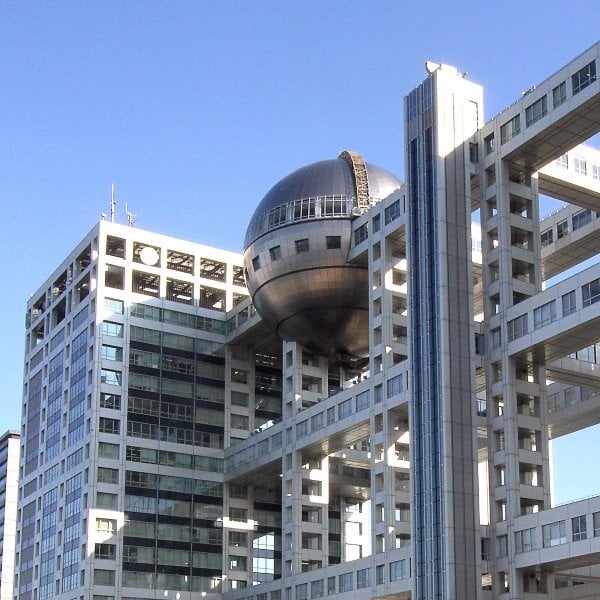フジテレビの内部告発者？ Xに突如現れ姿を消した「バットマンビギンズ」の生々しい投稿の中身 ― “上納文化”は本当だったのか？