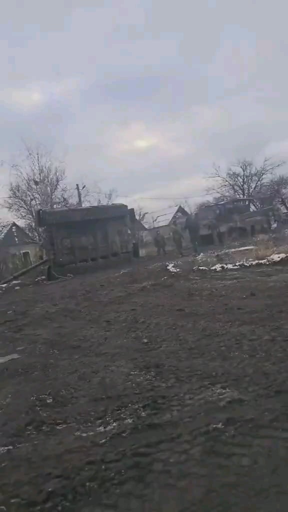 飲酒運転はやめましょう：ロシア軍戦車の事故