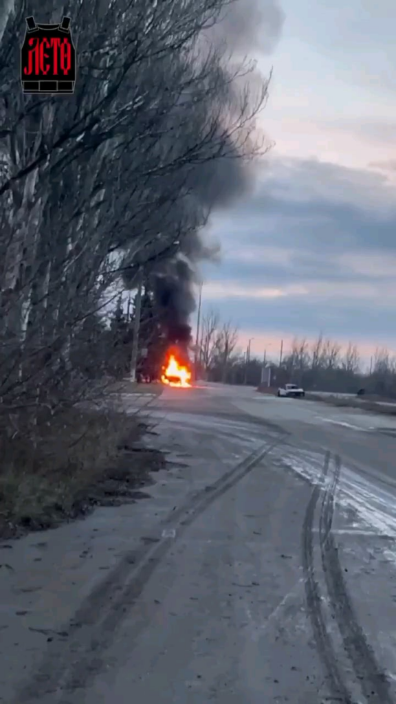 ウクライナの無人機がホリヴカでロシアの軍用車を追跡した、以前に投稿されたビデオの続編。