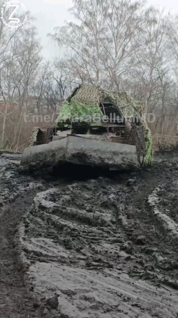もう一つのロシアの驚異の兵器: BTR-80 小屋