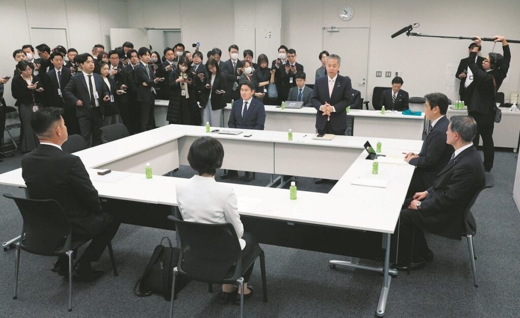 「テーブルに着かない人を待っても仕方ない」少数与党だけど…個別協議で野党を切り崩しへ 駆け引き激化か ― 野党は看板政策実現を競って足並み乱れる