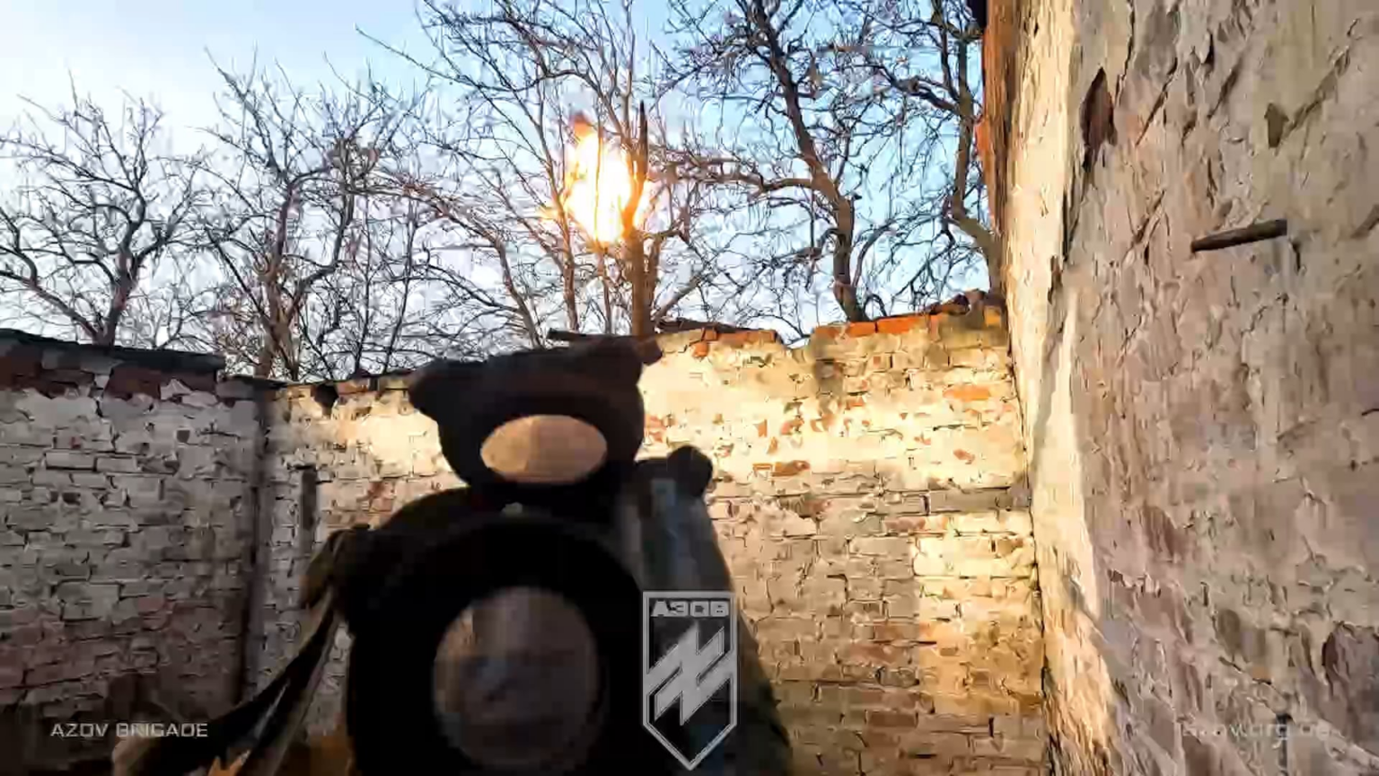 2 発のショット - 1 回は敵の FPV を破壊しました。アゾフ戦闘機、コールサイン・フィッシュが攻撃中に攻撃ドローンを撃墜した。トレツク方面ではアゾフ戦闘機が警戒を続け、増大するドローンの脅威に対抗している