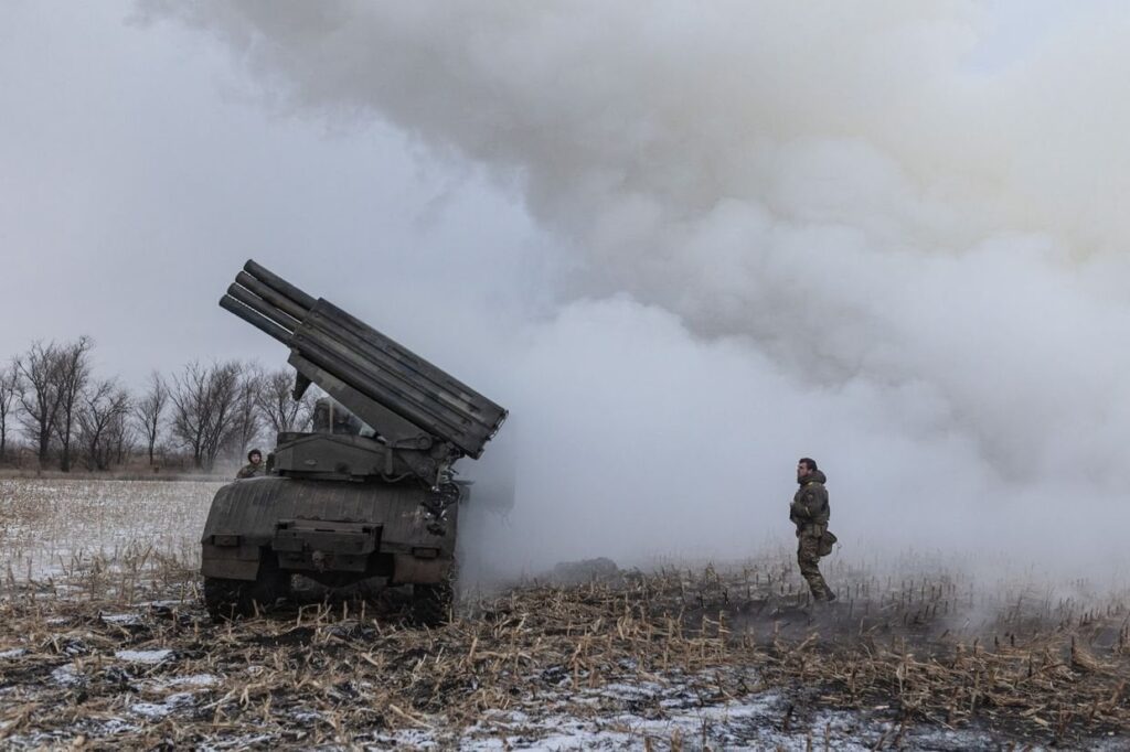 ロシアはクラホフ占領を主張、ウクライナは海域で戦闘が続いていると発表