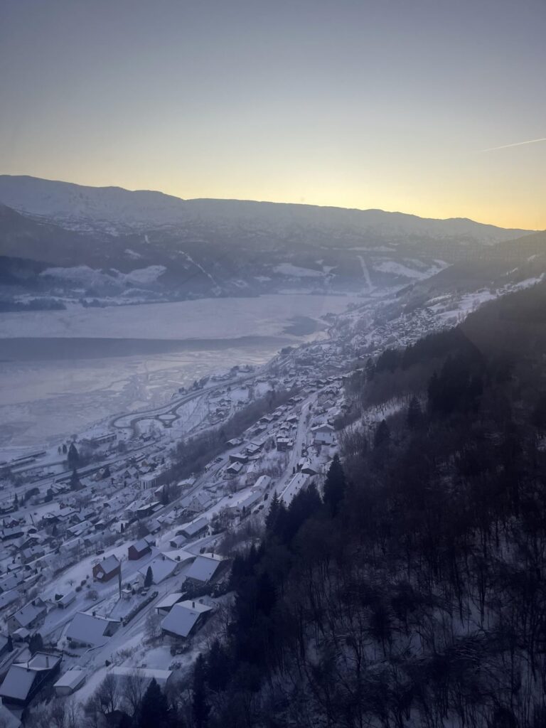 数週間前にノルウェーでスキーをしました。家に帰りたくなかった。