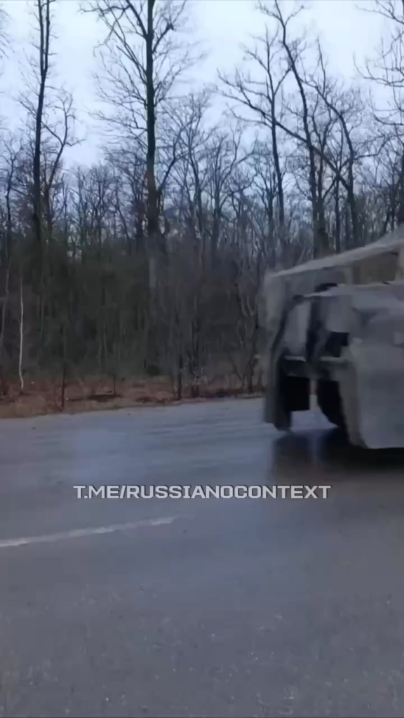 ZSTアフマトAPCの絶え間ない虐殺と殲滅のため、ロシアは彼らがウクライナの前線に送られる前に特別な「保護」を加え始めた