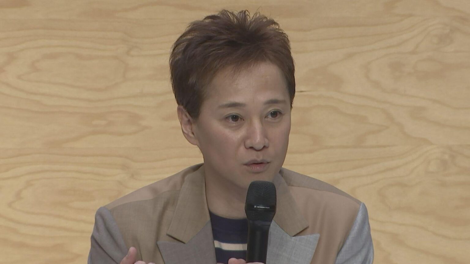 中居「中居は辞めへんでー」
