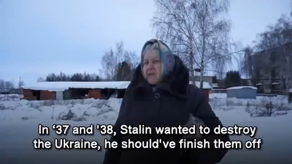ロシアのおばあちゃんは、ウクライナ国民の破壊のペースに不満を抱いている。 「スターリン政権下では、大人のウクライナ人が殺され、子供たちが取り残され、今では彼らはバンデラ人として成長した」と彼女は悔やむ。