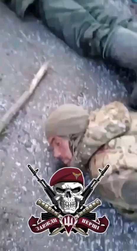 ウクライナ軍第82独立空挺旅団がロシア侵略者数名を捕らえた。