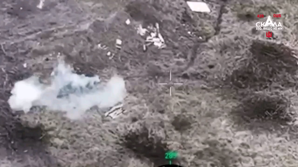 残忍な映像：第425突撃大隊のウクライナ人ドローン操縦者がFPVドローンで数人のロシア兵を殺害した。ポクロフスク方向。 2025 年 1 月。 [Graphic, NSFW]