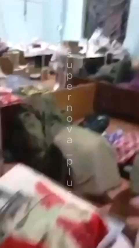 ポクロフスク地方近くのロシア軍病院は負傷したロシア人で超満員で、ペアでベッドに寝かされている人もいる