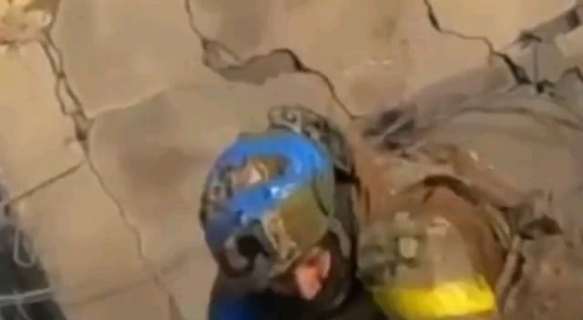 ヘルメットは、ドネツク地域での戦闘中に、ウクライナの兵士を2つの弾丸から頭に救います。 2025年1月に公開