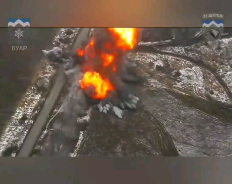 ウクライナの第109山岳突撃大隊は、積載されたロシアのBM-21グラードをFPVドローンで攻撃した。シベルスク/ヴェセレ方向。 2025年1月